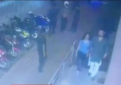 মাজার বস্তিতে যাওয়ার আগে ২৭ অক্টোবর রাতে উত্তরার নেস্ট বারে দেড় ঘণ্টা ছিলেন নারীসহ তাহফিস সাউরি(ভিডিও)
